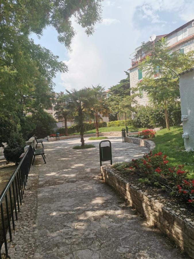 Diana Rooms And Apartment Split Exterior photo