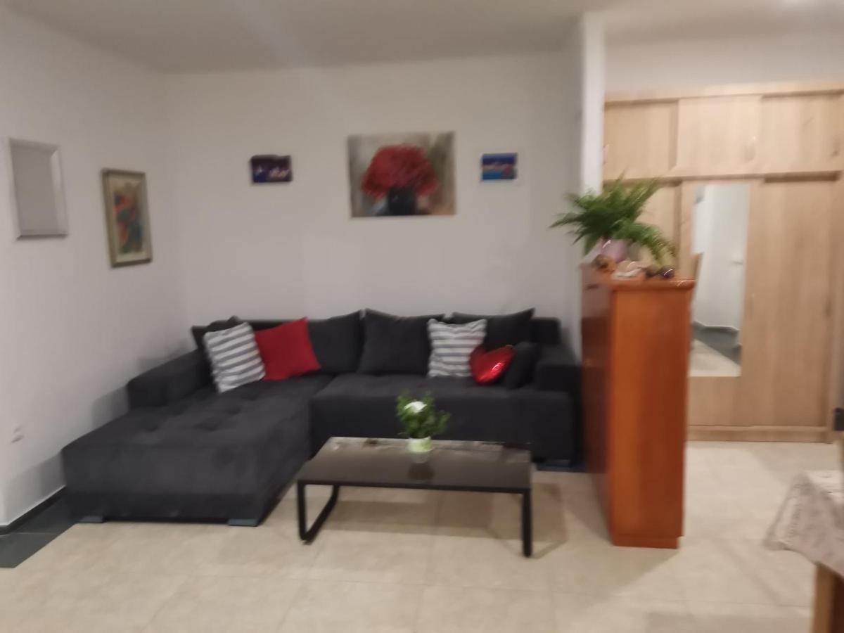 Diana Rooms And Apartment Split Exterior photo
